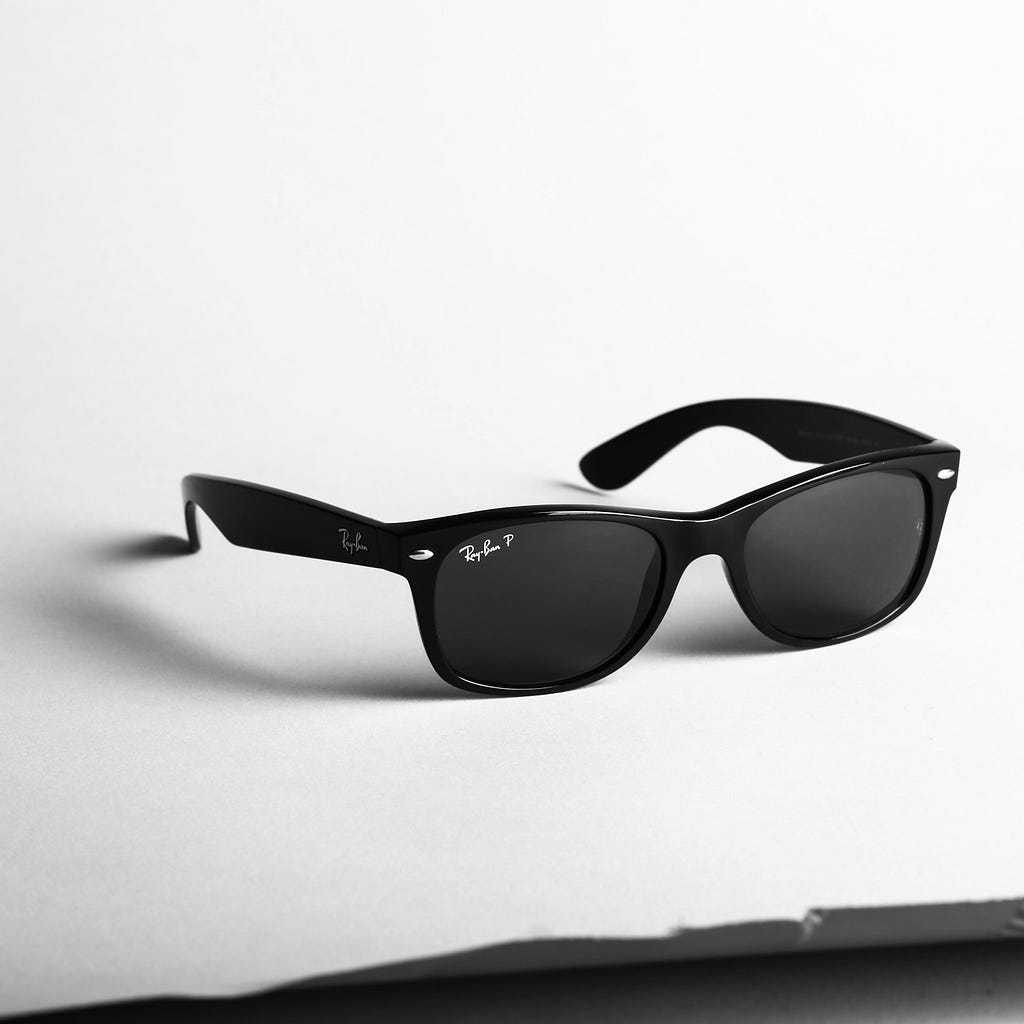 a picture of ray ban sunglasses