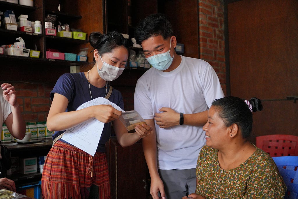 Free clinic, free medical service in Nepal. 尼泊爾義工義診服務