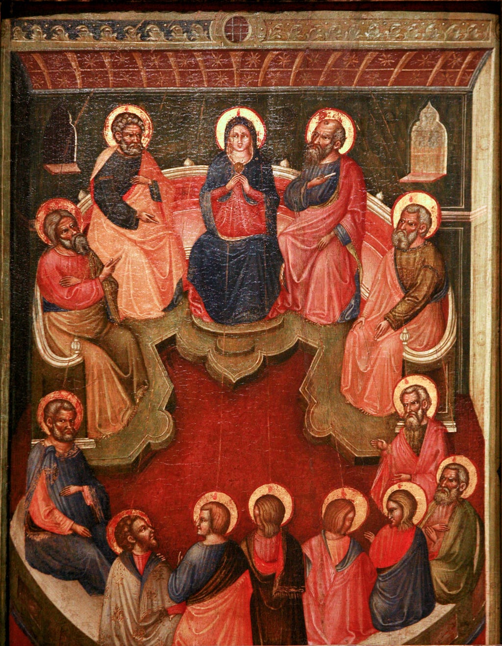 A Virgem Maria, vestida de azul, cercada pelos 12 apóstolos. Estão sentados e portam sobre a cabeça halos e um pequeno fogo