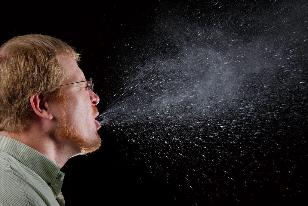 La quantità di droplet emessa dopo un forte starnuto o colpo di tosse
