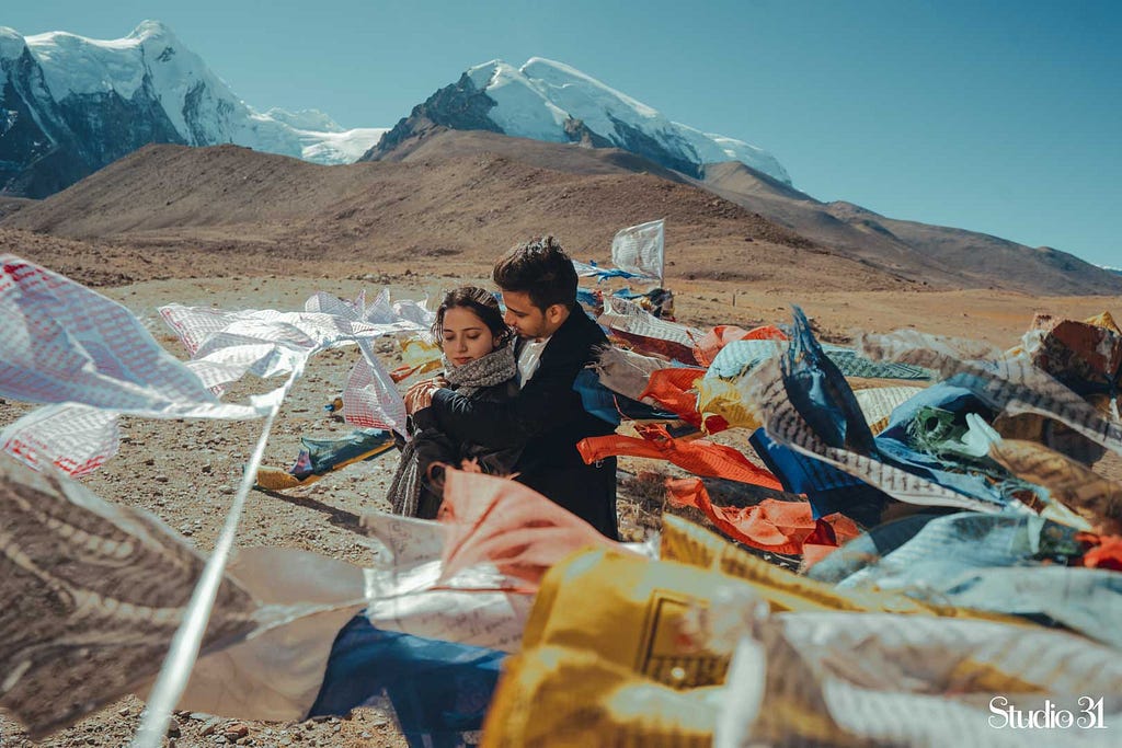 Post wedding photoshoot in Sikkim at Gurudongmar Lake