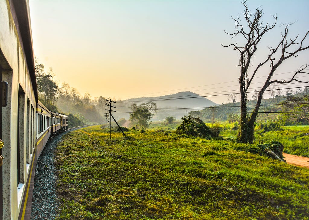 Train de nuit Bangkok–Chiang Mai : ce que j’ai appris après avoir géré des milliers de réservations…