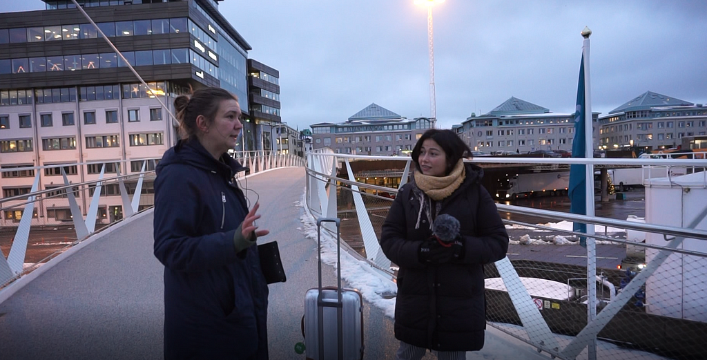 Two women on a bridge in Helsingborg harbour