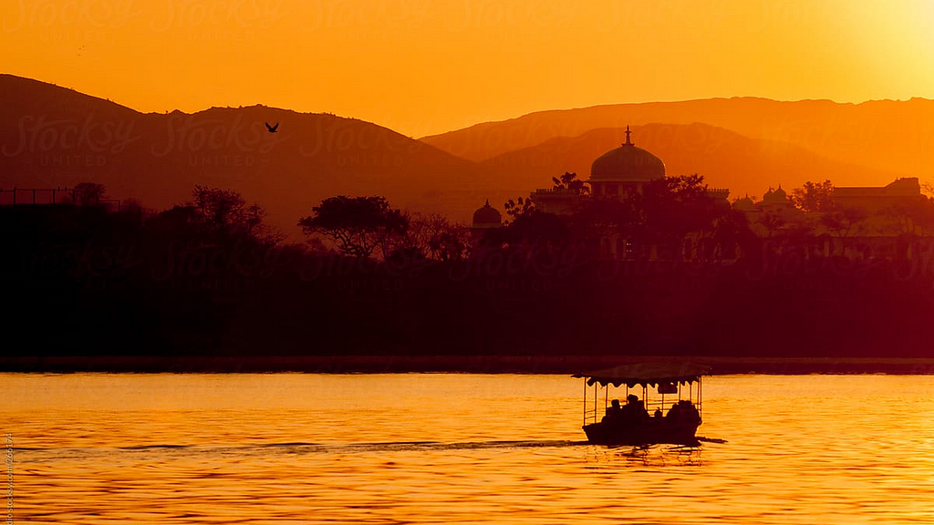 udaipur tour sunset at lake pichola