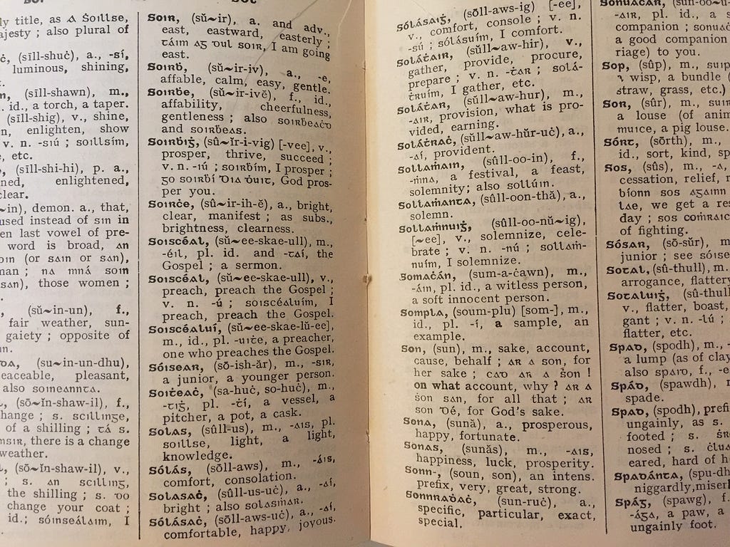 A page from an Irish-English dictionary.