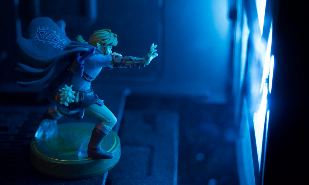 Link amiibo in the tower case