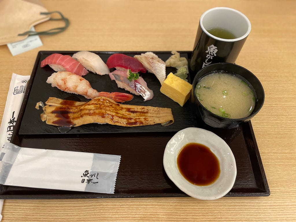 High-quality airport food at the Osaka airport (KIX), a whole set costs less than $22!