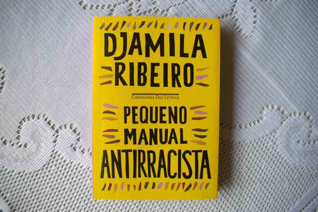 Capa do livro Pequeno Manual Antirracista, de Djamila Ribeiro