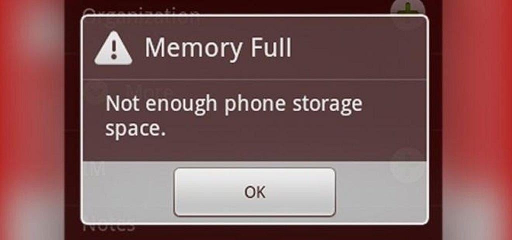 A display of a phone alerting that memory is full.