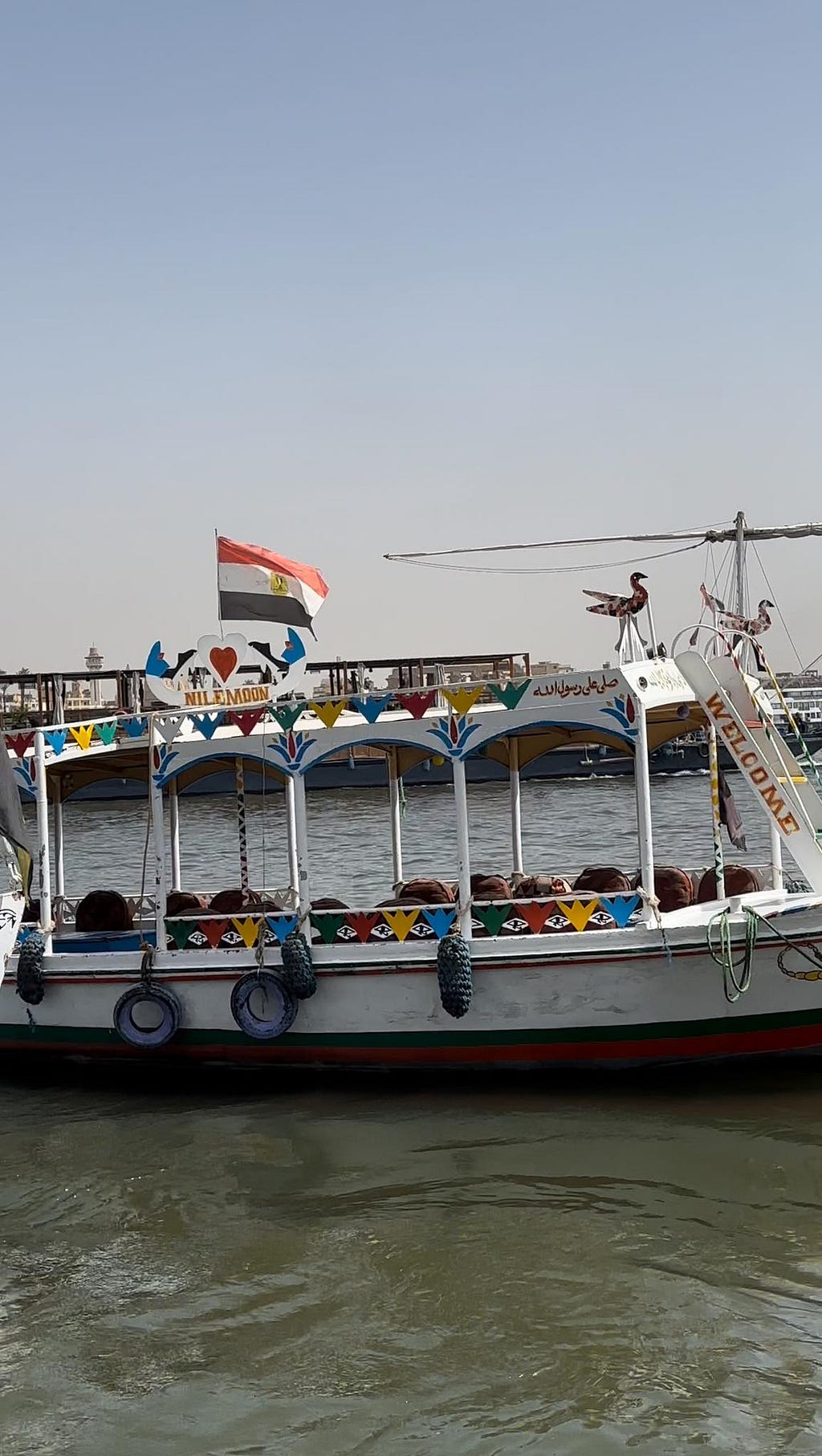 埃及盧克索尼羅河交通船
