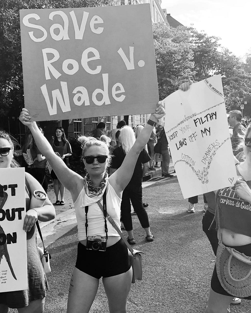 Someone holding a ‘Save Roe v. Wade’ sign at a protest