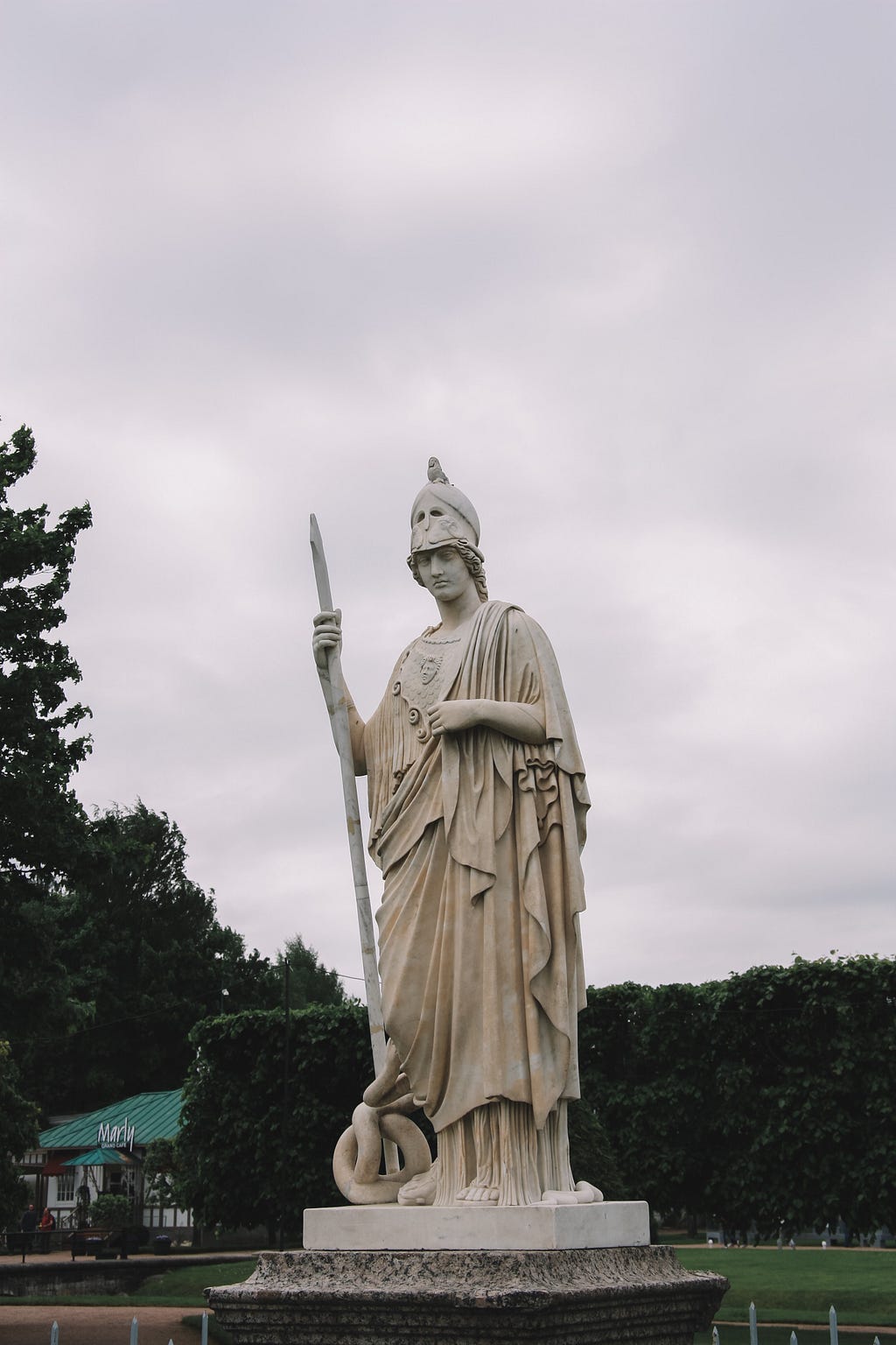 Statue of Athena in Petergof (Unsplash)