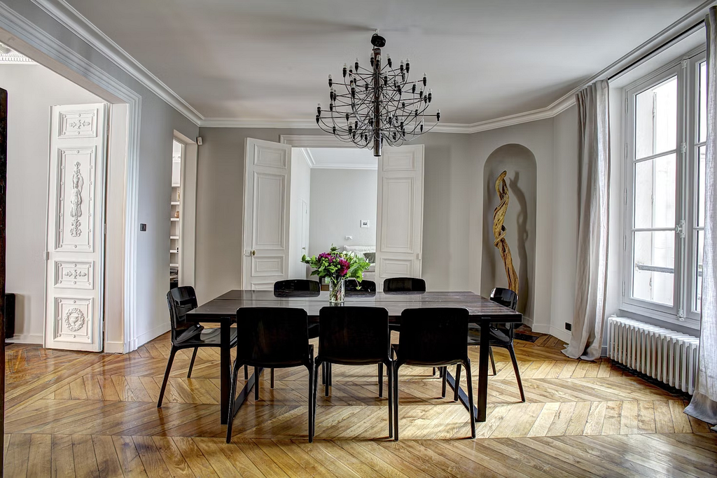 A dining room’s interior design