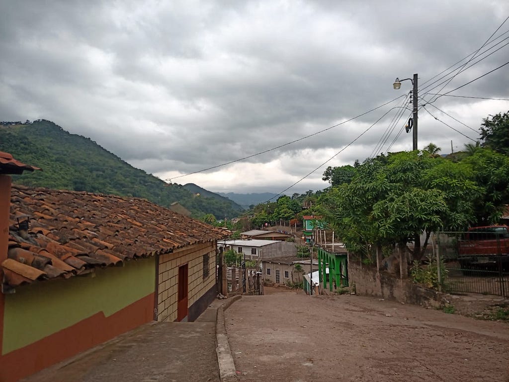 Mountainside community of El Níspero