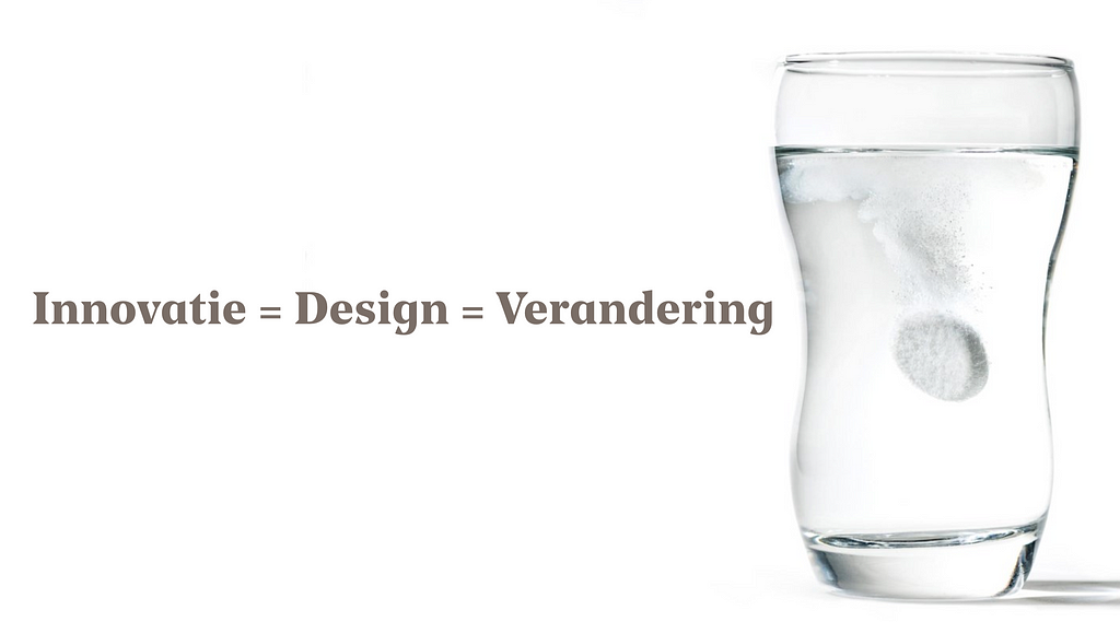 Foto van een bruisend tablet in een glas water met de tekst: “Innovatie = Design = Verandering”