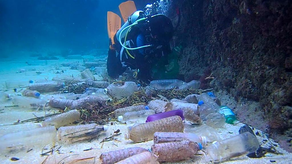Underwater Plastic Pollution in the Ocean (Source: NatGeo, 2017)