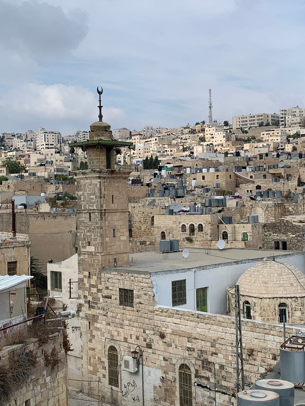 Abrahamic Mosque, al-Khalil (Hebron). The settlers were using it as a synagogue for the Jewish holidays, so Israeli soldiers had the whole area closed, preventing us from visiting it. (Photo by the author, Oct. 3, 2023).
