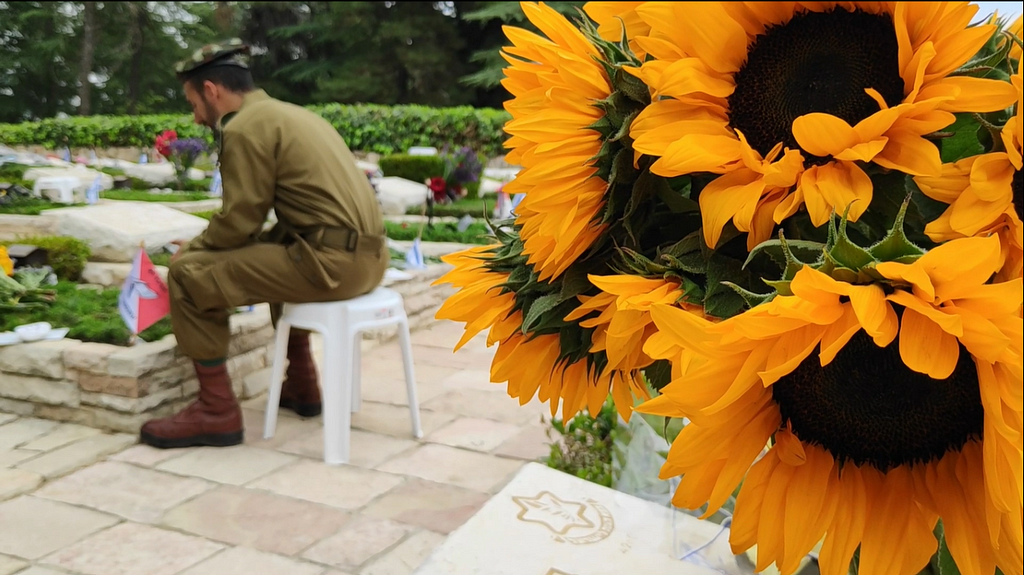 Photo of Israeli soldier at Har Herzl on Yom Hazikaron