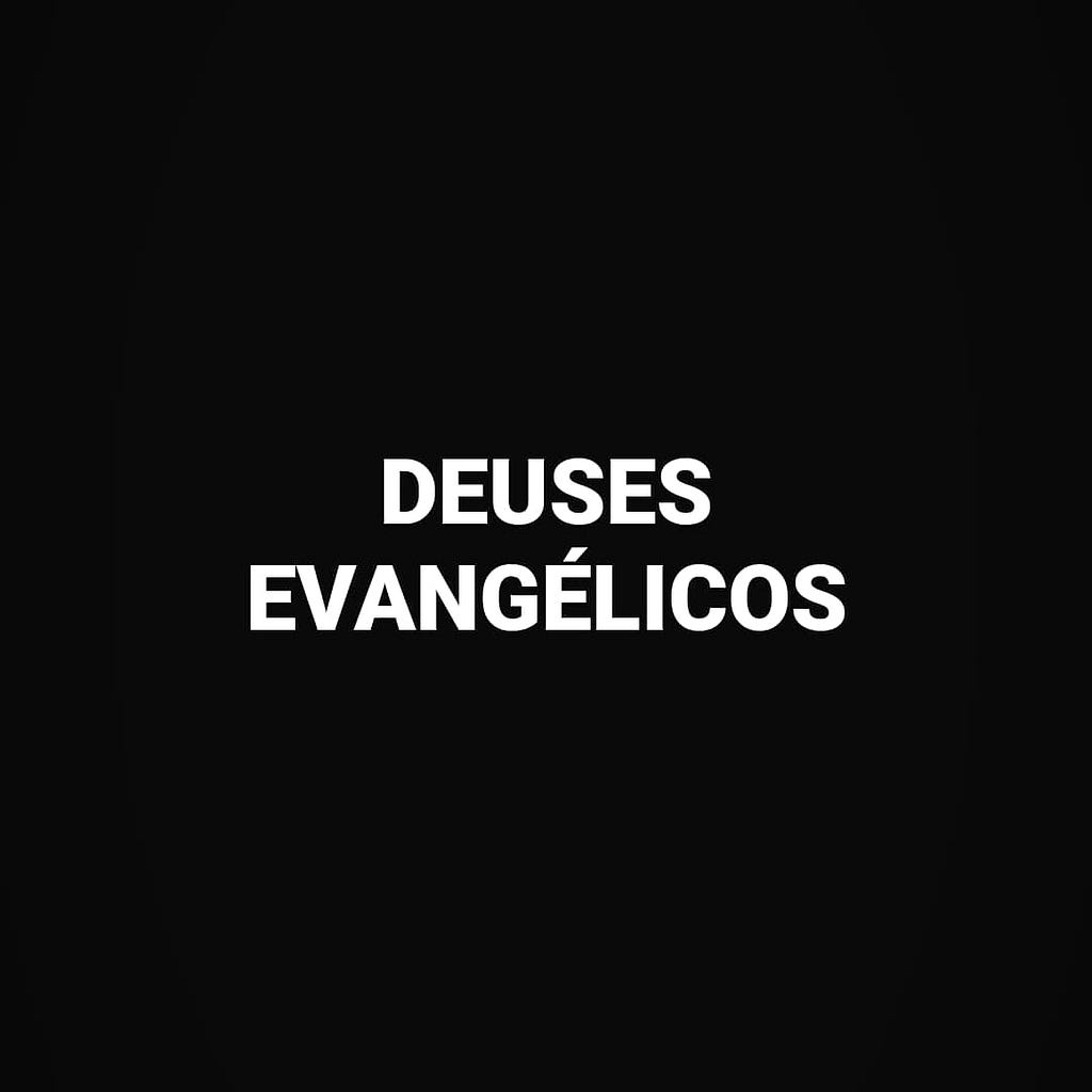 Imagem de fundo preto com a escrita “Deuses evangélicos” na cor branca.