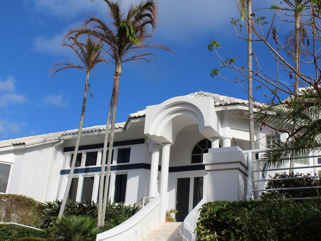 Awesome Luxury Beach House Rentals Florida Part - 7: Florida Luxury Beach Home Rentals Welcome You To Their Own Ocean Bay Luxury Beach House Accommodated With Seven Bedrooms And Four Bathrooms, ...