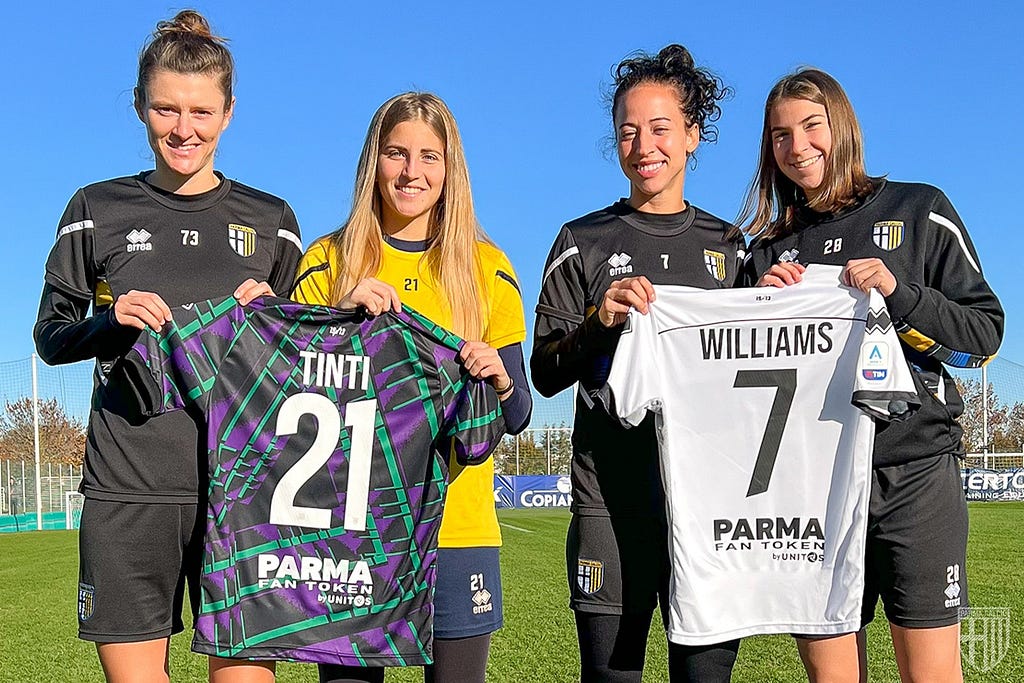 The new official shirt of the Parma Women’s soccer team with the logo of the fantoken created by unitos