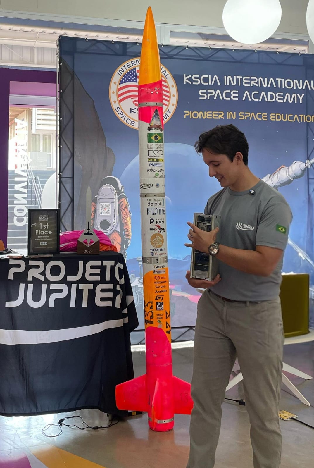 Trajetória na engenharia aeroespacial.