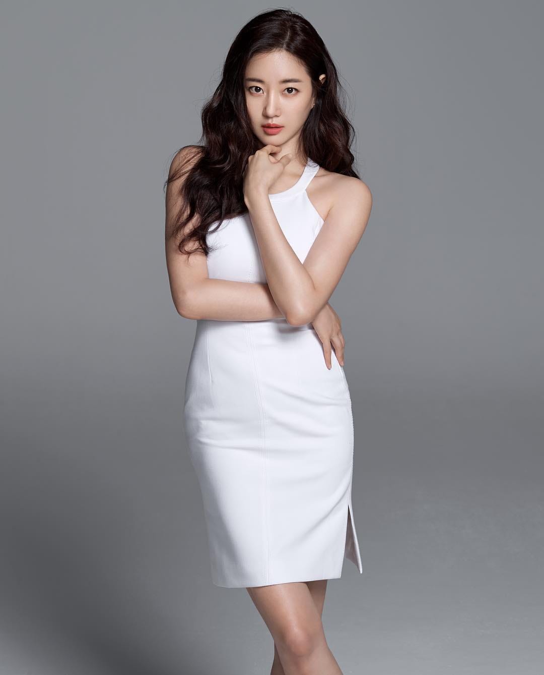 Celebplus selected actress Kim Sarang as an exclusive model.