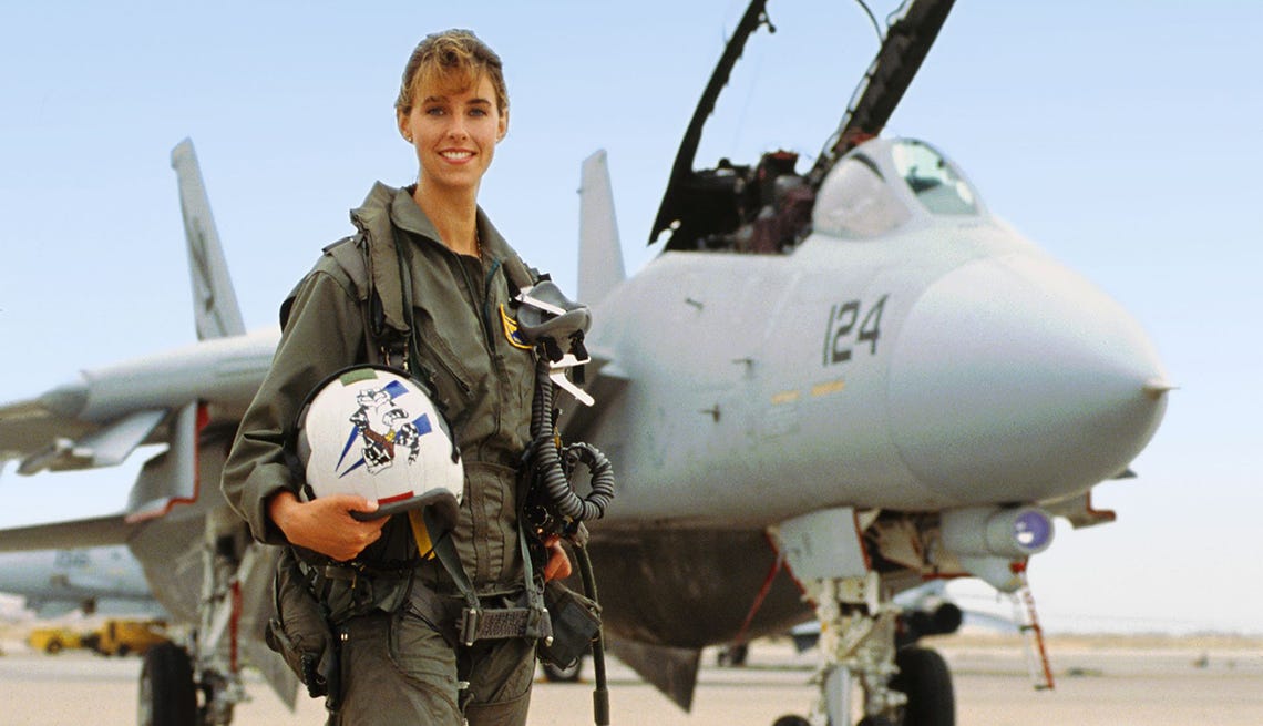Carey Lohrenz Biography: How the First Female F-14 Tomcat Pilot Redefi