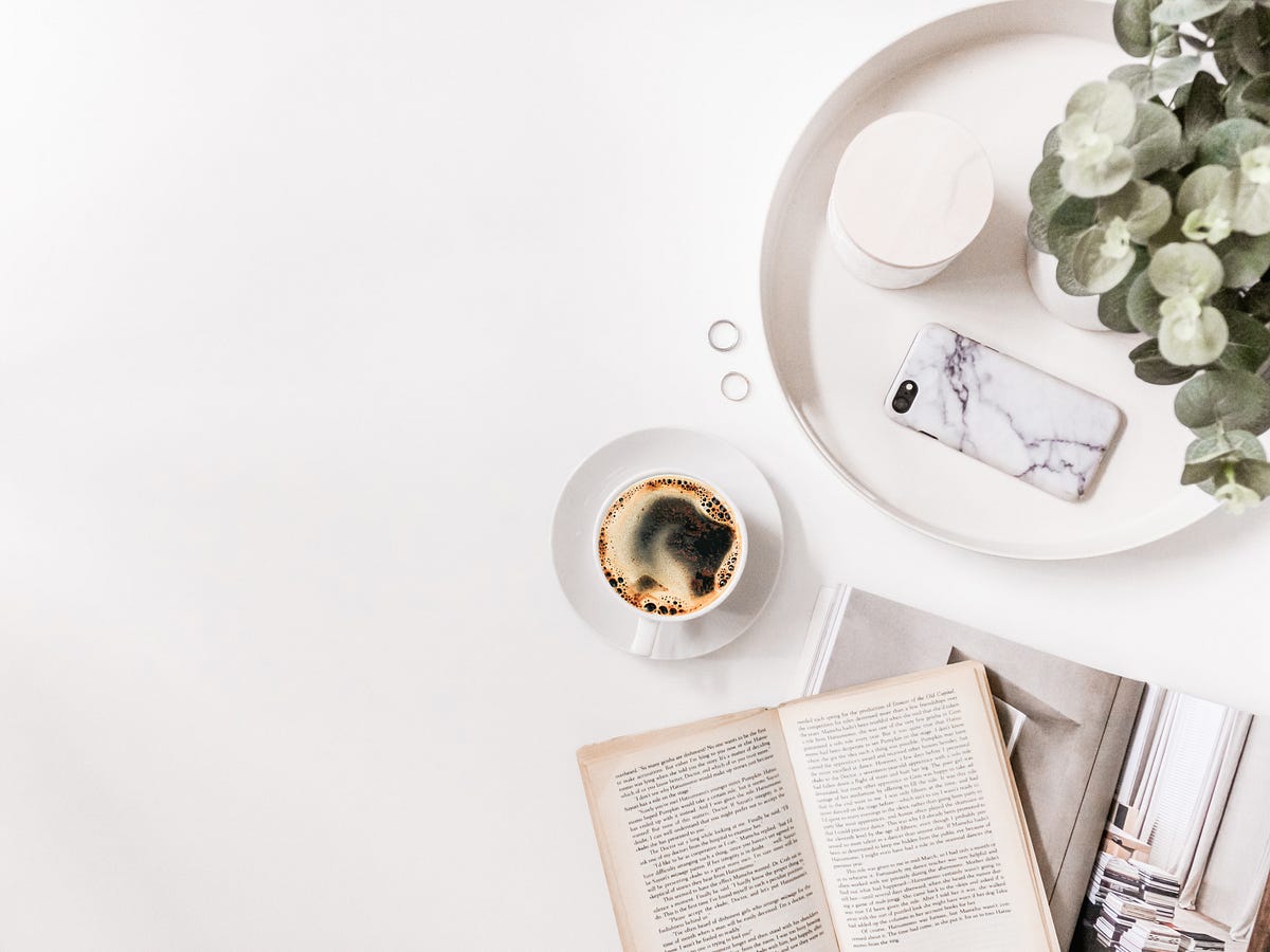 Featured image for The Easiest Way to Build a Habit of Reading 100 Books a Year