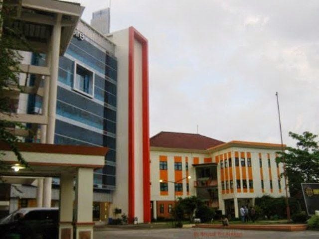 Universitas Apa Saja Yang Ada Kuliah  Malam Di  Surabaya  