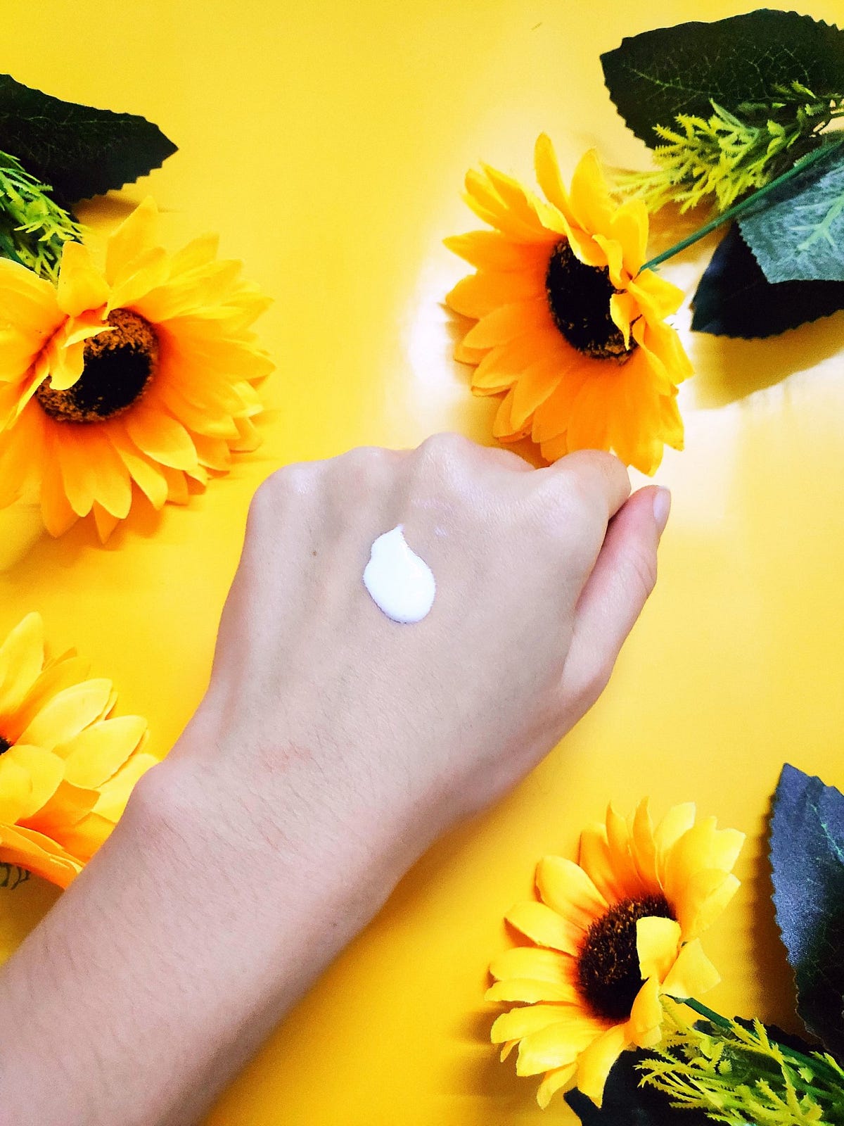 Kem chống nắng Neutrogena trước khi tán