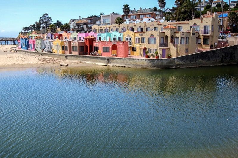 Beach House Als In The Capitola Village Fetchmyvr Medium Beach House Als Takes Pride And Joy In Providing Upscale Furnished Vacation Capitola It S More Well Known Neighbor Santa Cruz