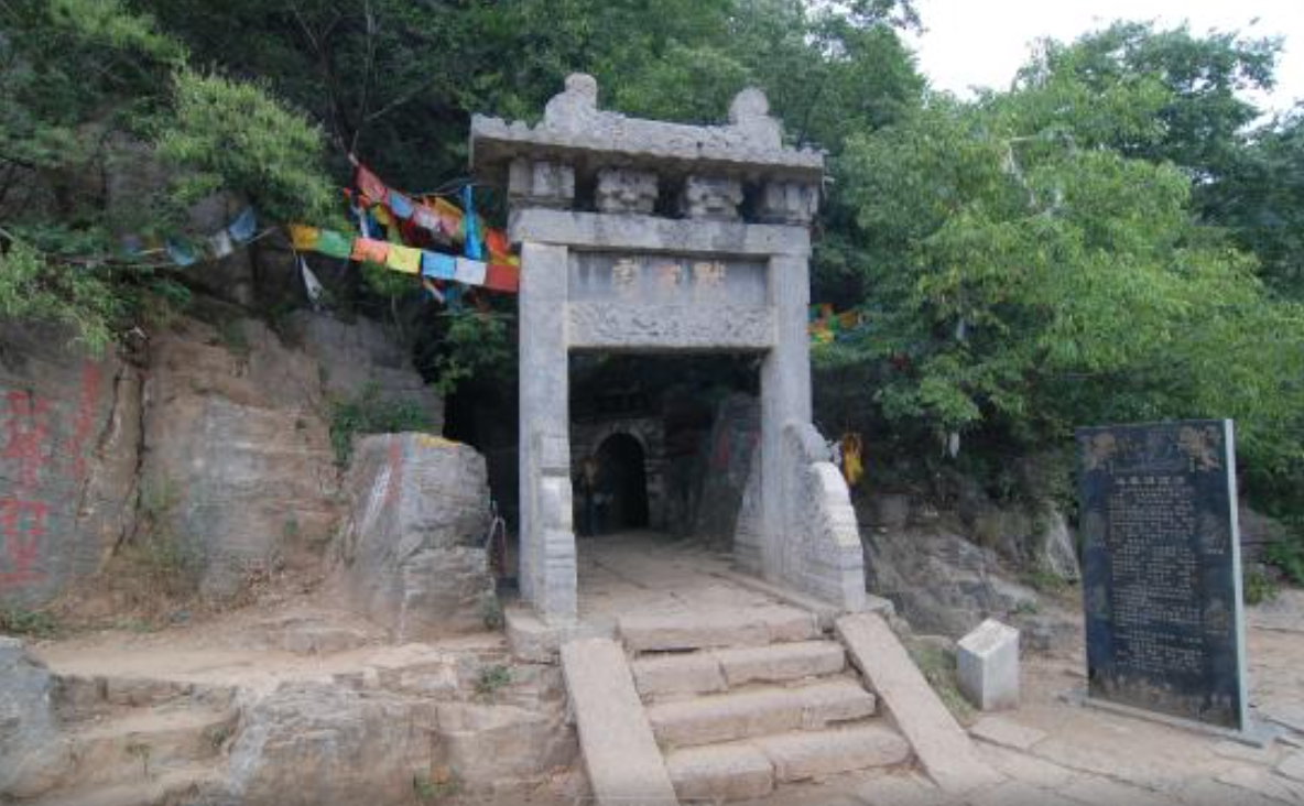 Mouth to Bodhidharma Cave near Shaolin Temple. 