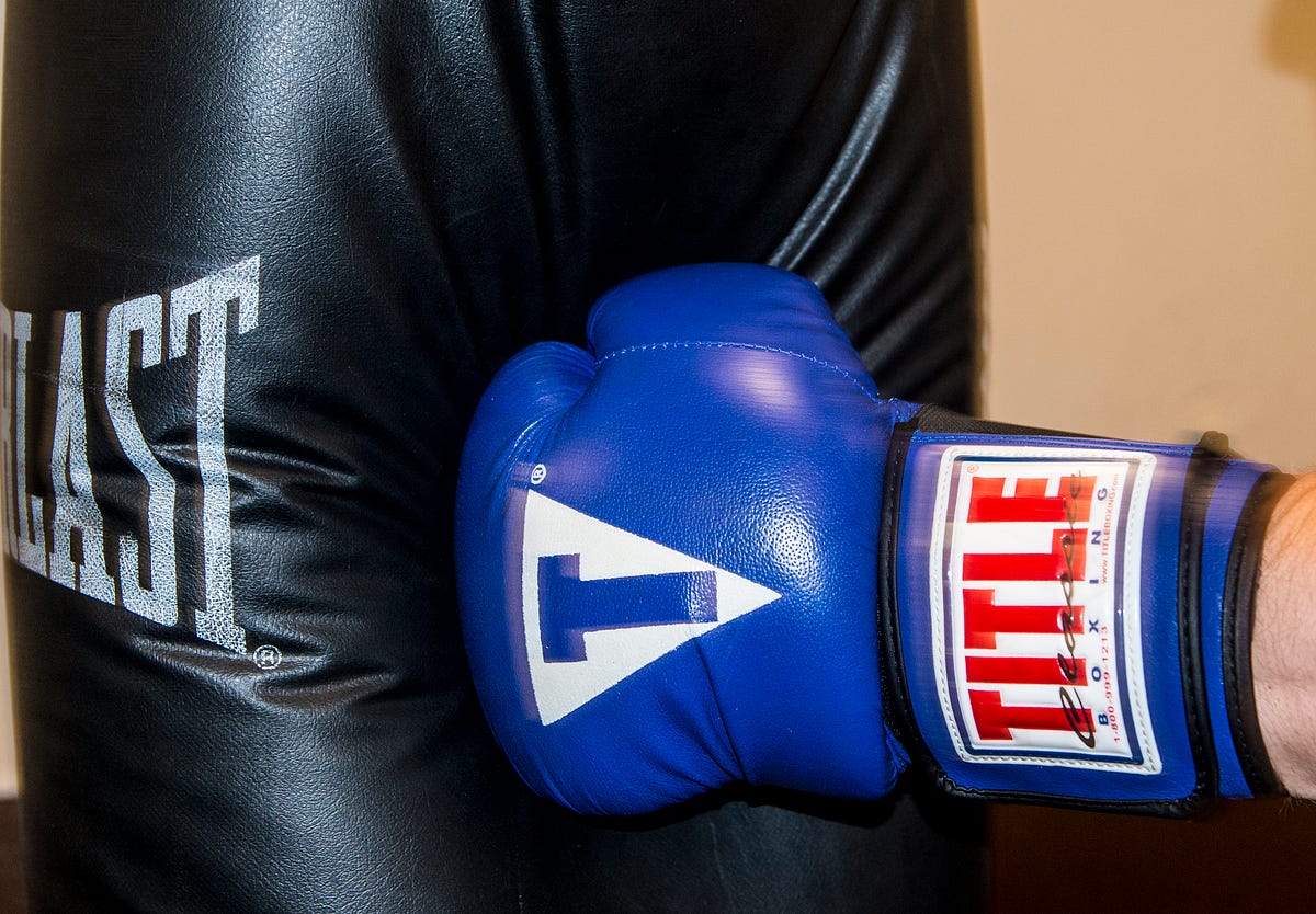 7 Tips On How to Hit the Heavy Bag the Right Way Boxing at Home Medium