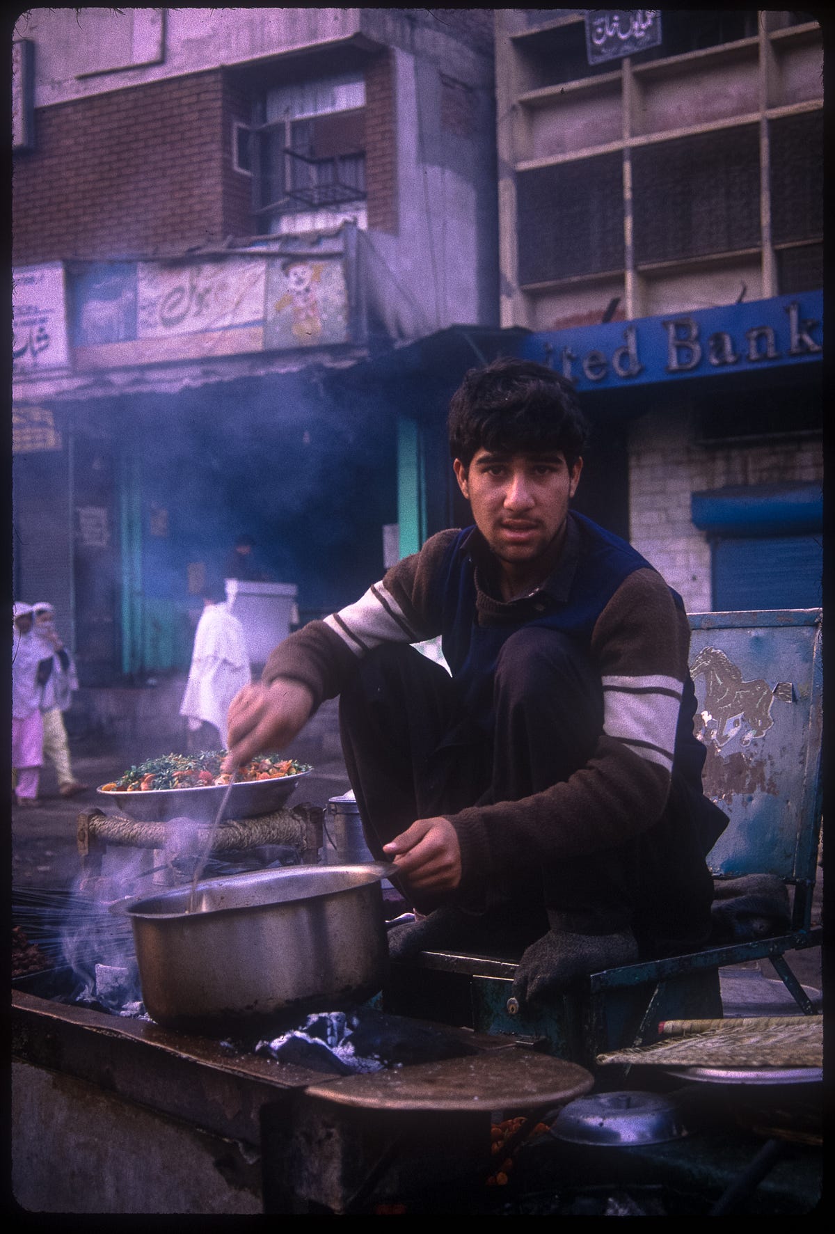 Peshawar Vantage Medium