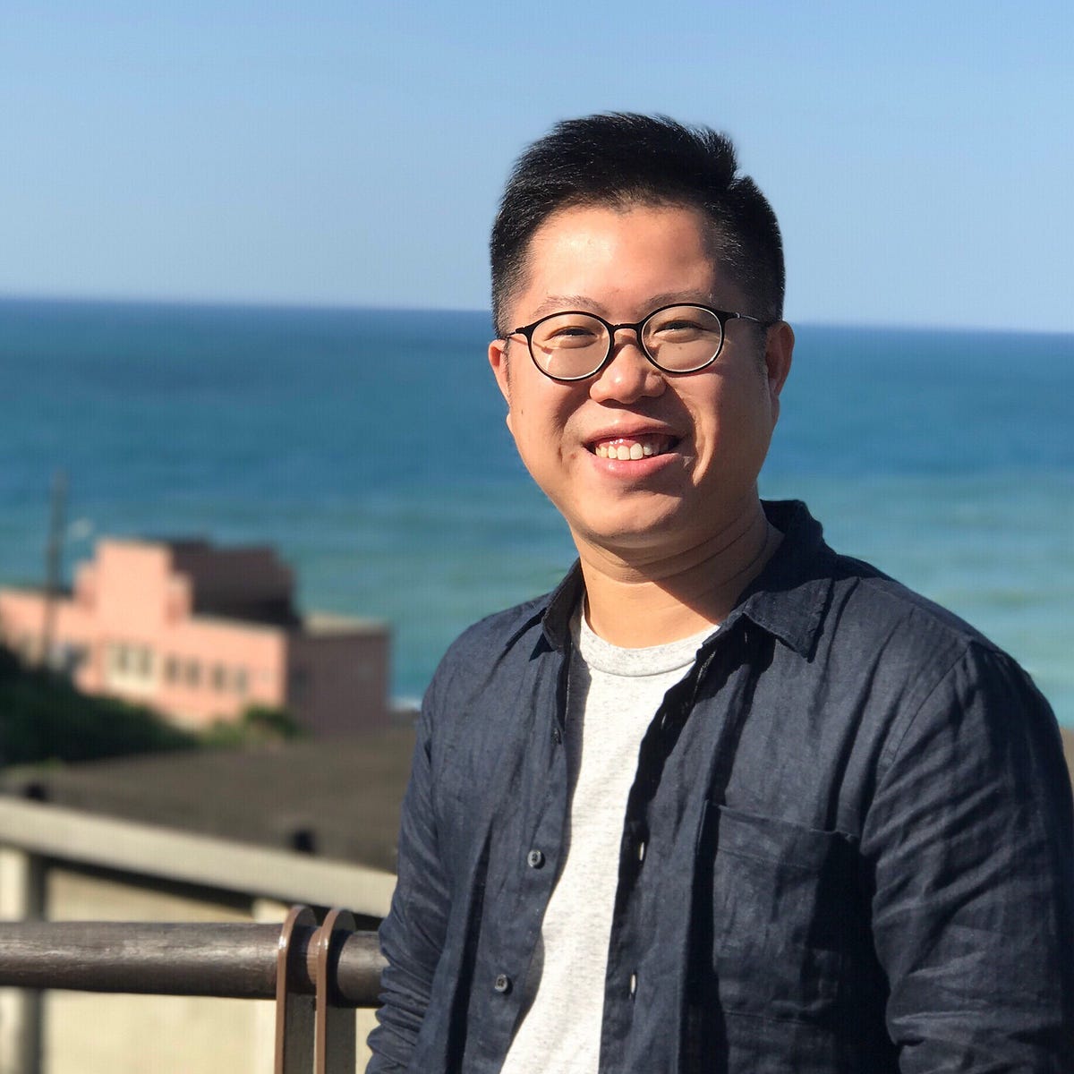 Leo Lee Medium