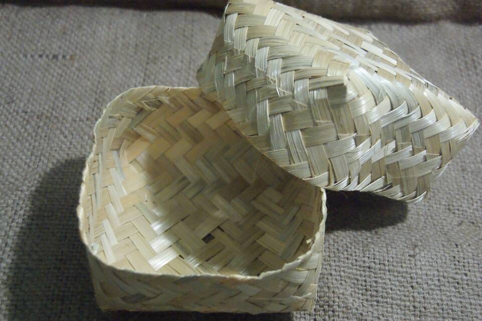 berapa harga besek bambu  hub 0811 2631 304 produksi 