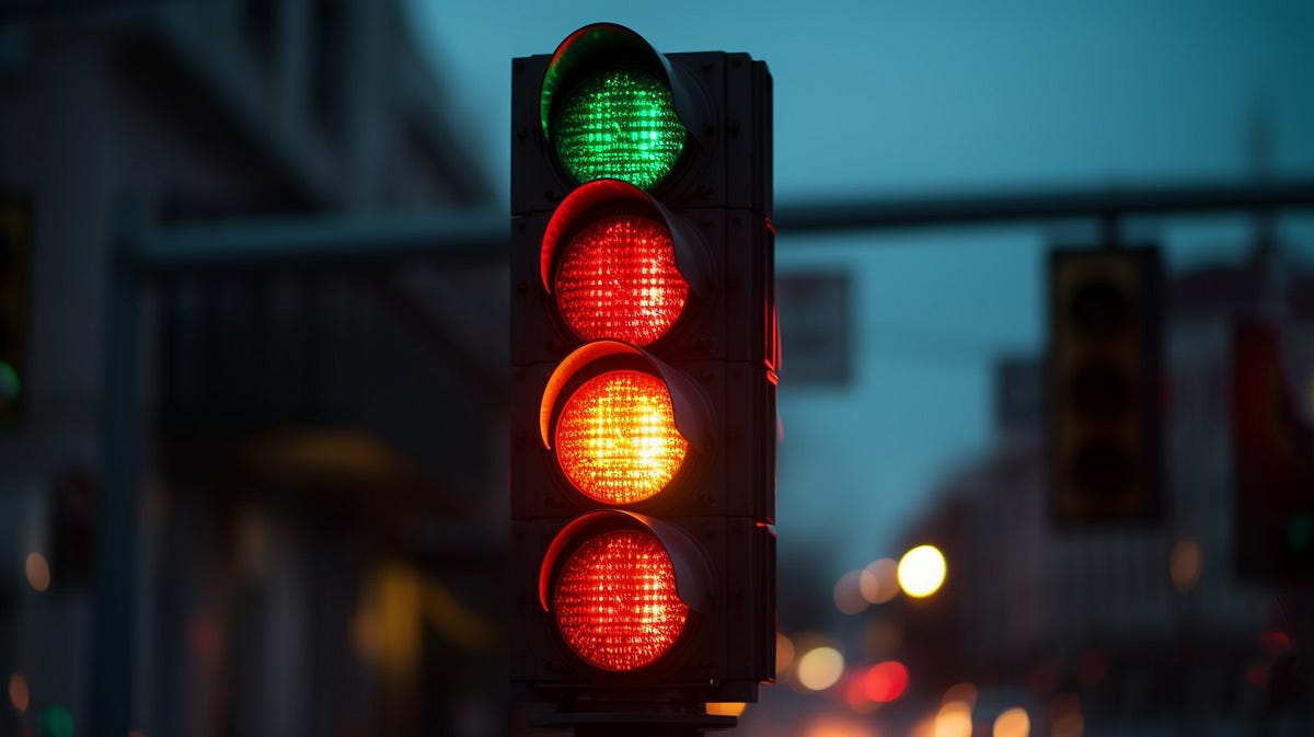 An image of a traffic light with a green light signalling that the project can start.