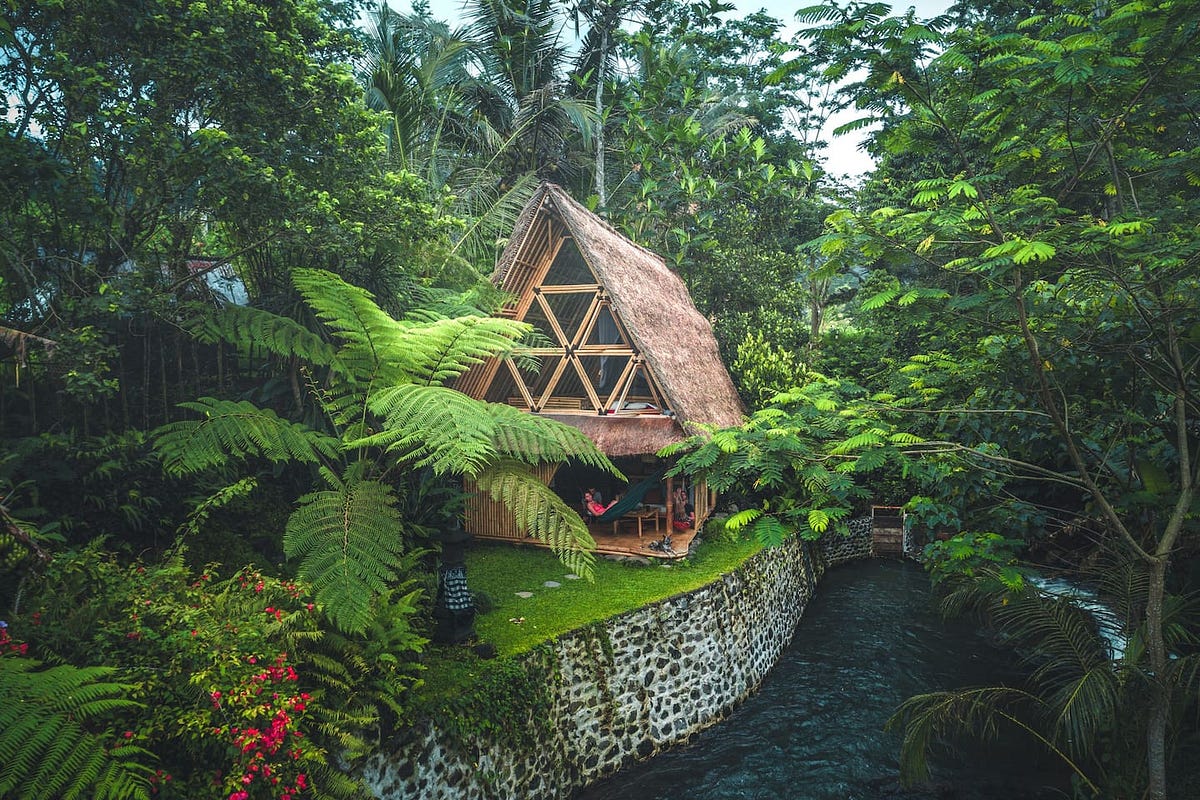 Contextualizing Airbnb by Building Knowledge Graph