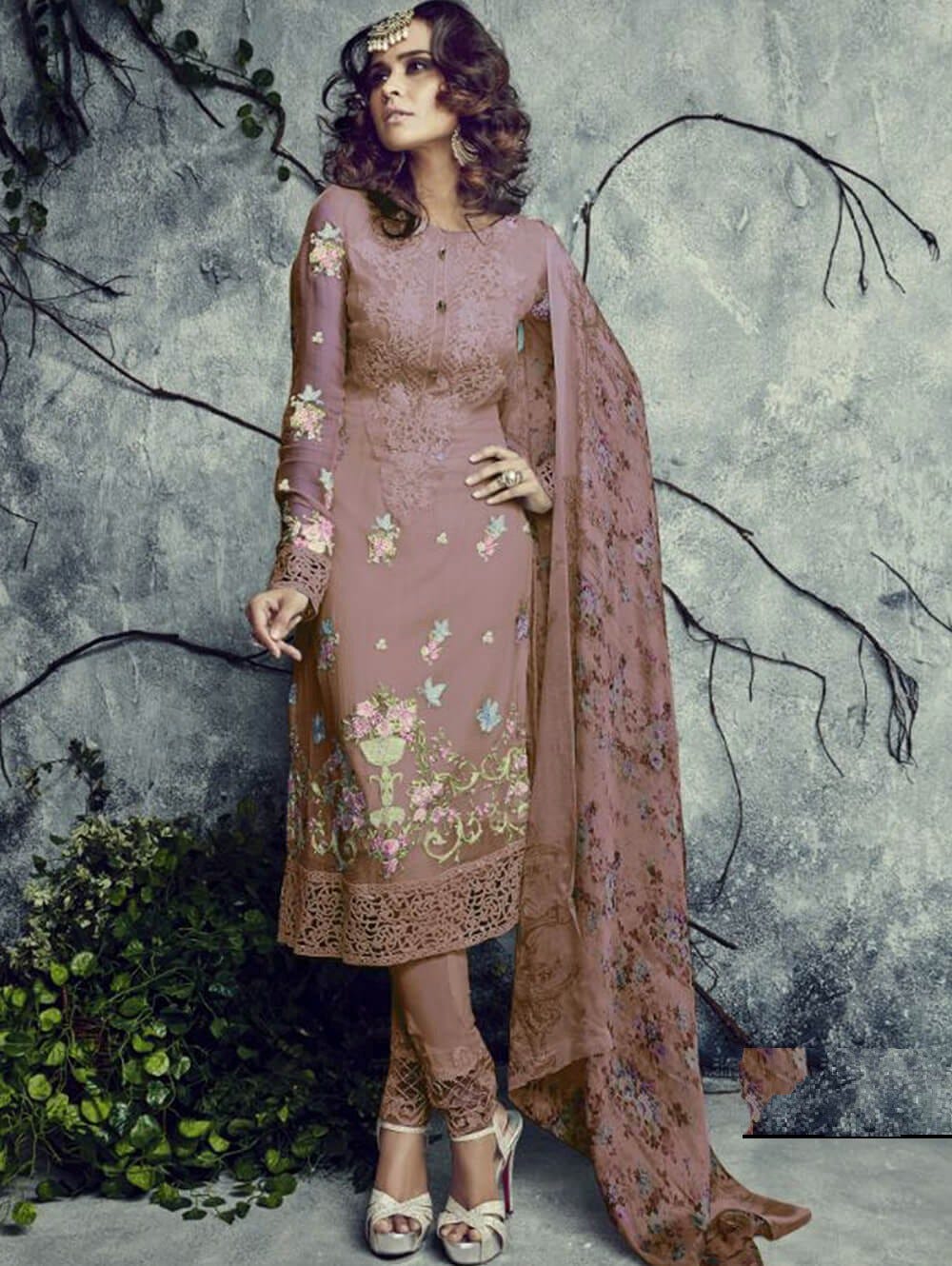Purchase Pakistani Designer Wear Online Look Elegant Classy And