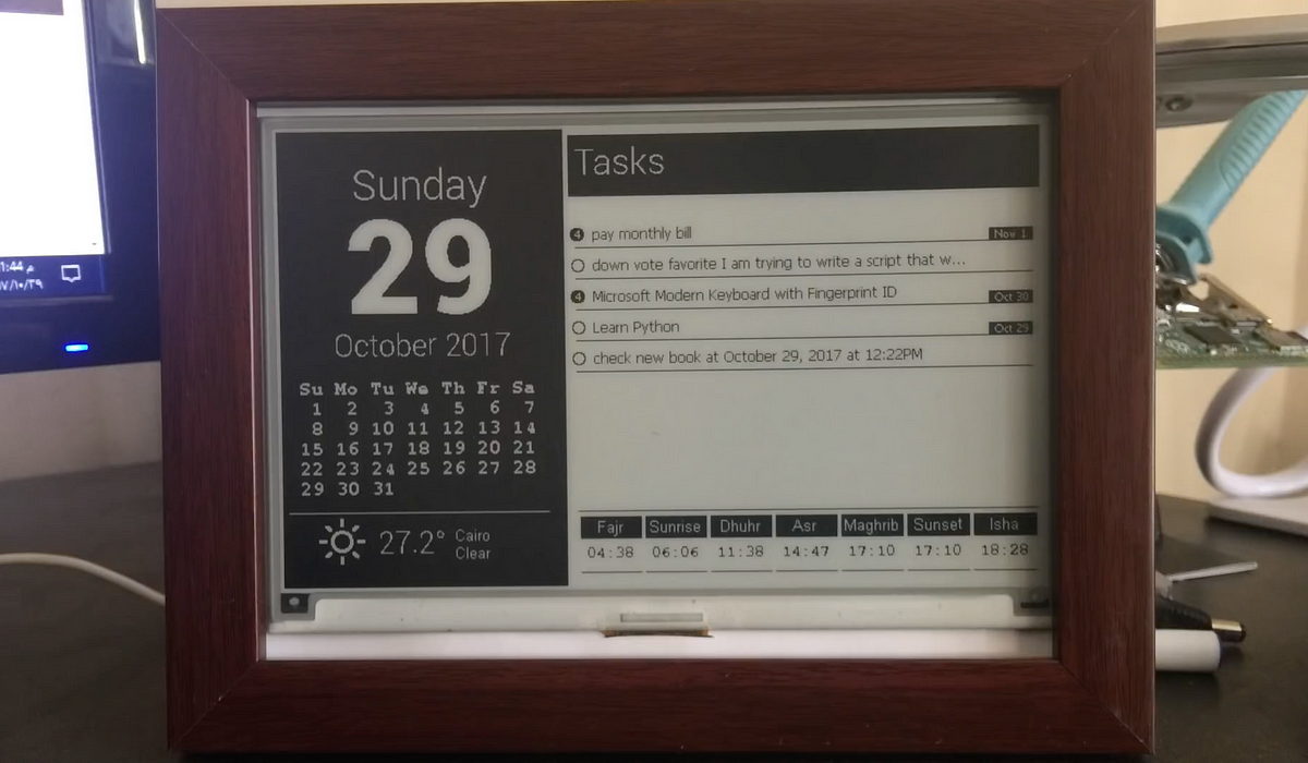 Use a Raspberry Pi and E-Ink Display to Build a Desktop Monitoring ...