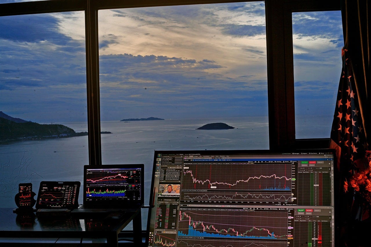 The Difference Between Technical and Fundamental Analysis