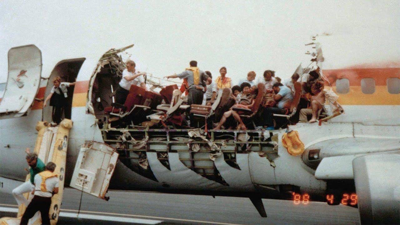 When an Airplane Lost Its Roof at 24000 Feet: The Story of Aloha Airli When an Airplane Lost Its Roof at 24000 Feet: The Story of Aloha Airli