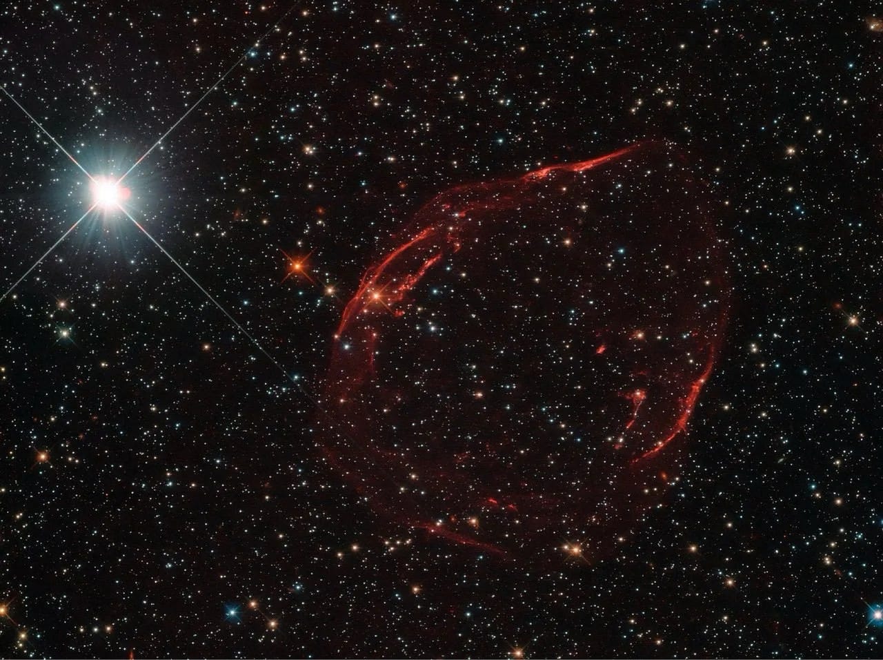 What does the aftermath of a supernova look like-