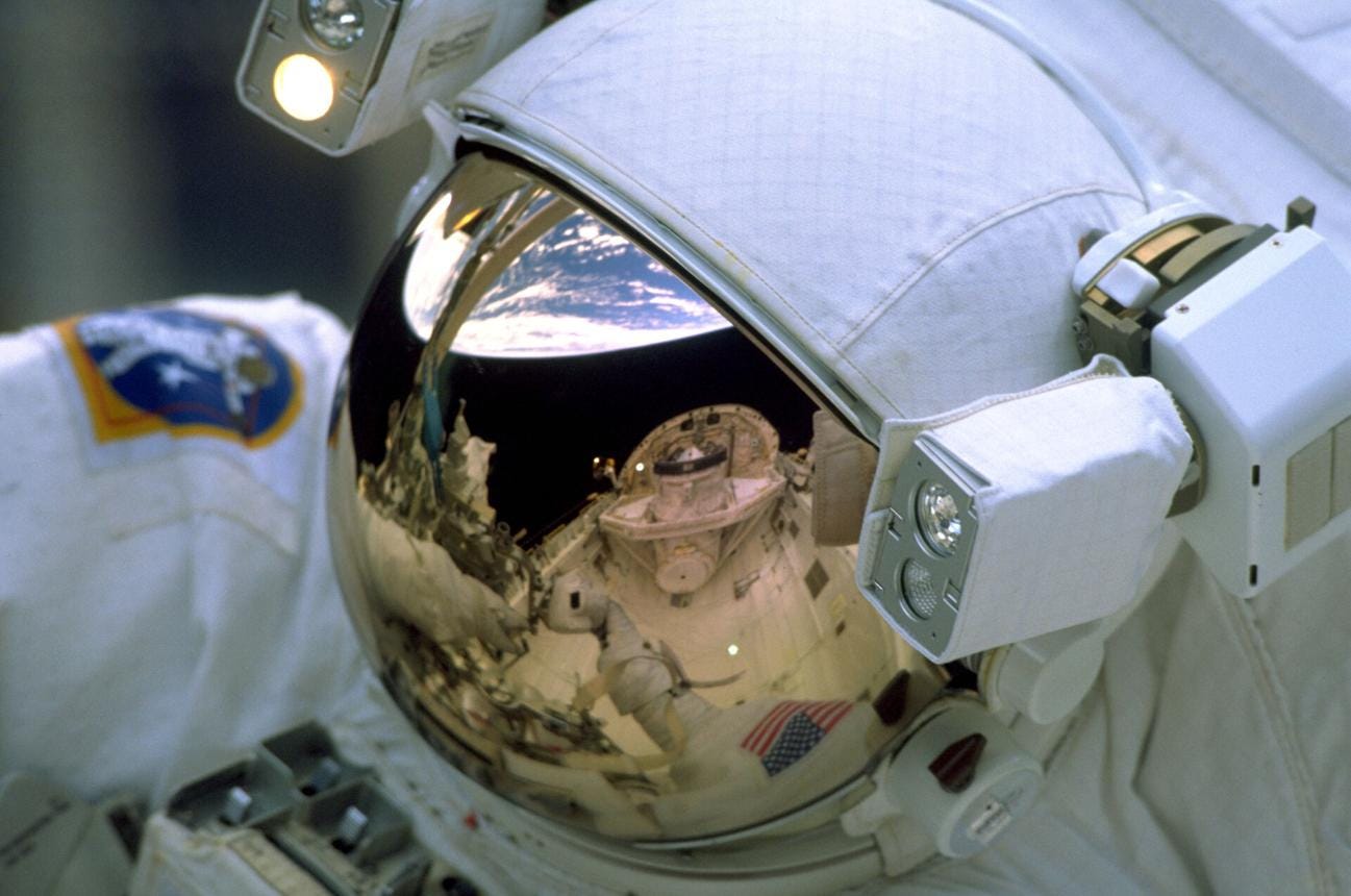 The Brain in Space : How the Cosmos Rewires Human Neuroscience