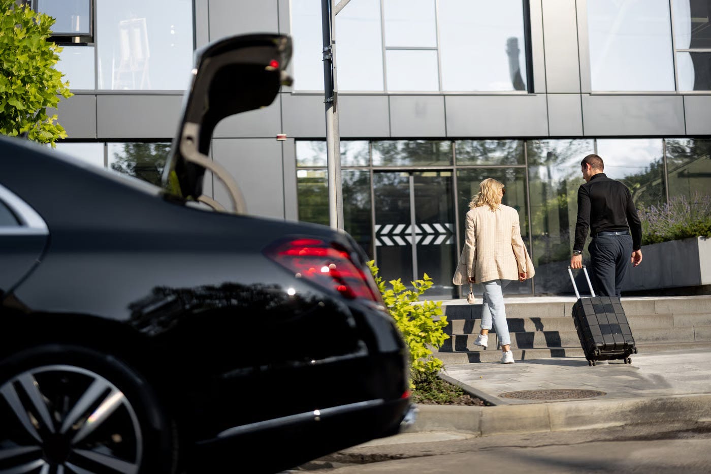 The Complete Guide to Luxury Airport Transportation Services The Complete Guide to Luxury Airport Transportation Services