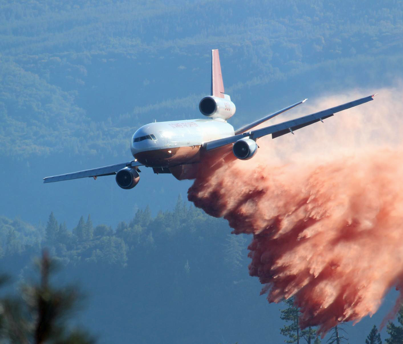 SMOKE FEAR AND EXPENSIVE TOYS: THE REAL PHYSICS OF FLIGHT AND FIRE SMOKE FEAR AND EXPENSIVE TOYS: THE REAL PHYSICS OF FLIGHT AND FIRE