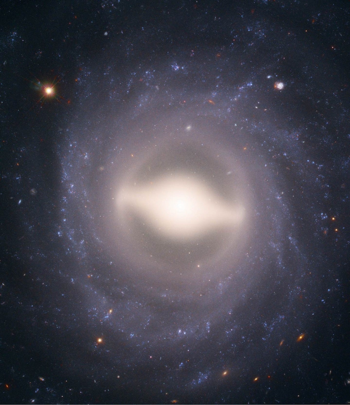 118 million light-years away… and still breathtaking. ?