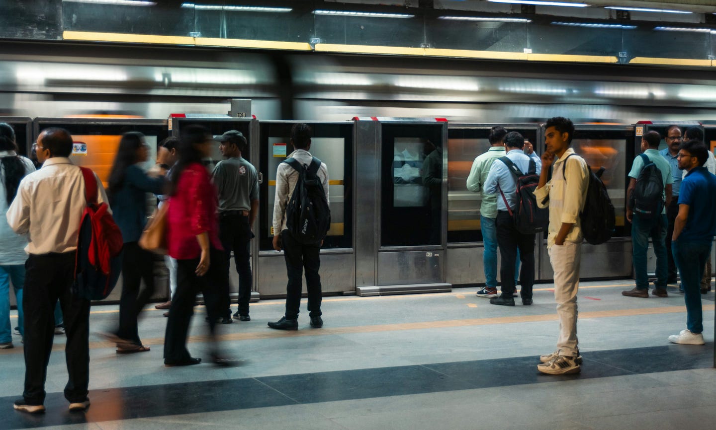 Train Station Theory dan Bagaimana Falsafah Jawa Menjawabnya