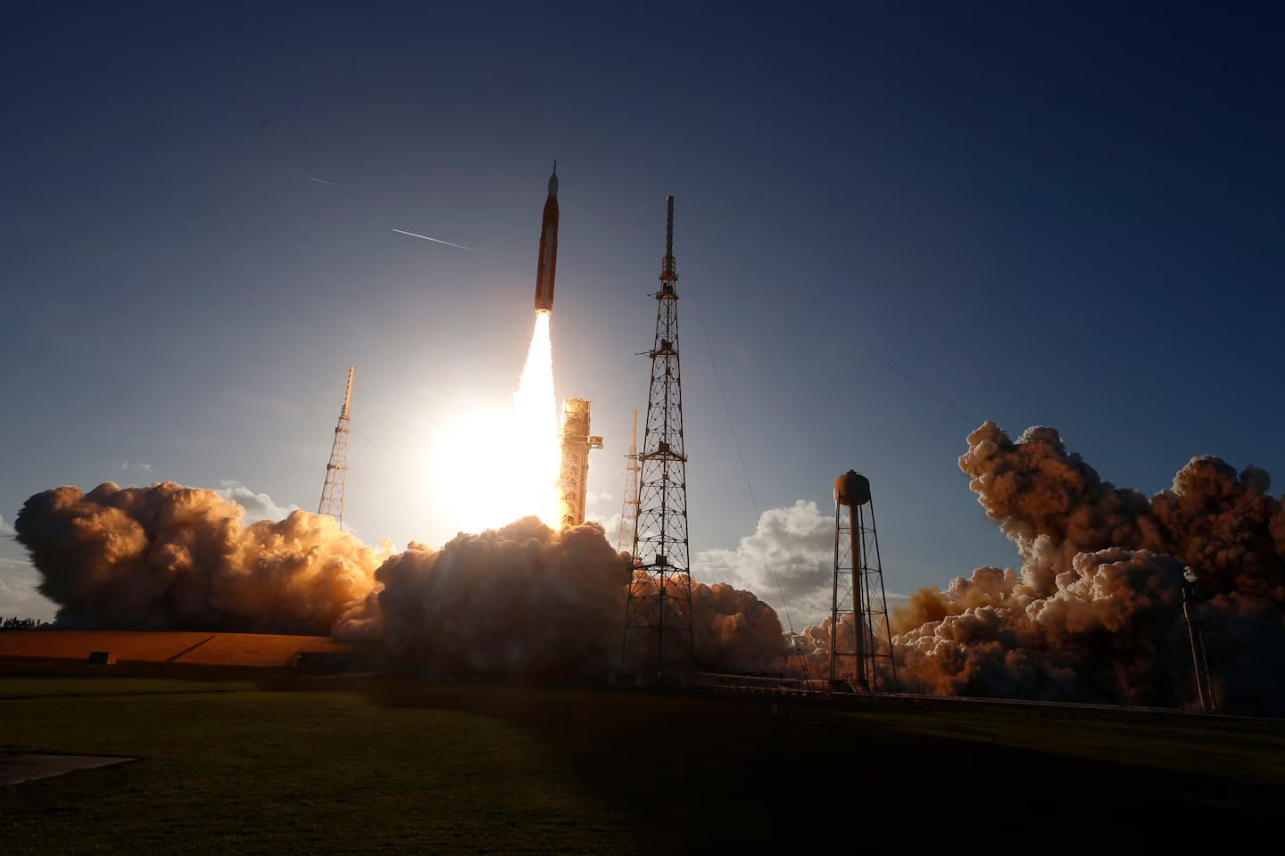 Artemis: Humanity Returns to the Moon — But This Time It’s Different Artemis: Humanity Returns to the Moon — But This Time It’s Different